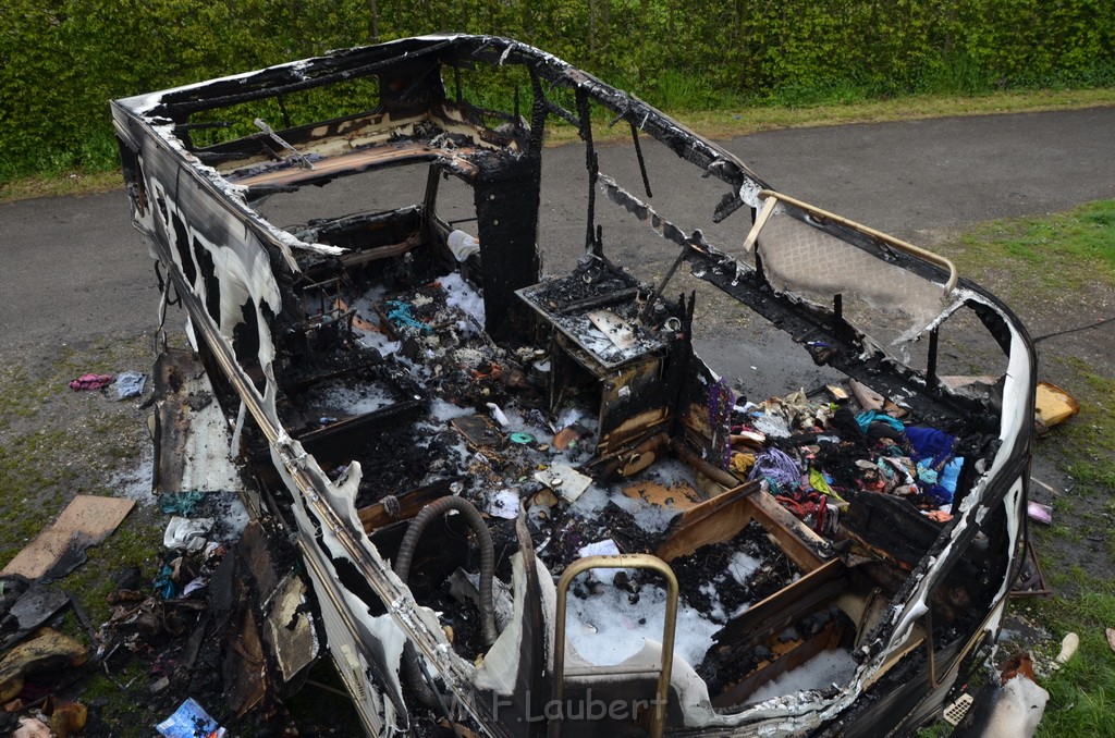 Wohnmobil ausgebrannt Koeln Porz Linder Mauspfad P111.JPG - Miklos Laubert